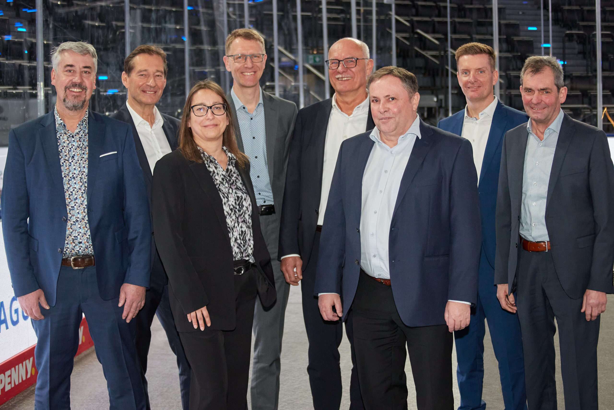 Gruppenfoto vom Vorstand und der Geschäftsführung des SUBARU-Händlerbeirats